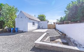 1 Bed Cottage-Sleeps 2-Parking-Pets-Hot Tub